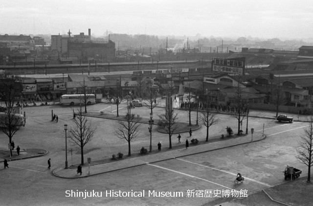 昭和30年頃の新宿駅西口　２