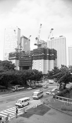 建設中の都庁舎 平成元年(1989)