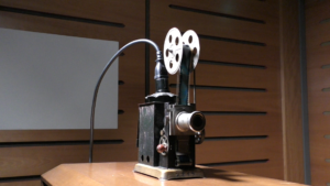 玩具映写機「ライオン活動写真機」昭和初期　※展示室にて実動する動画を上映