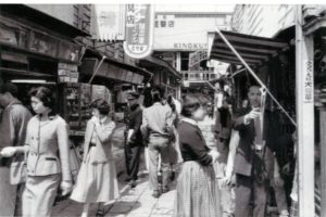 紀伊國屋書店への横丁昭和32年（1957）春
